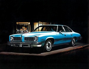1975 Pontiac LeMans (Cdn)-06.jpg